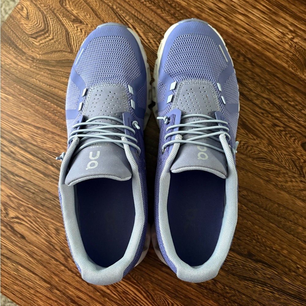 On Running Cloud 5 Sneakers in Blueberry and Feather - Picture 3 of 10